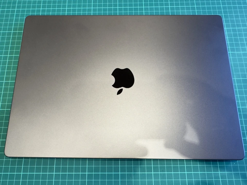 Apple MacBook Pro 16” M4 Max 16