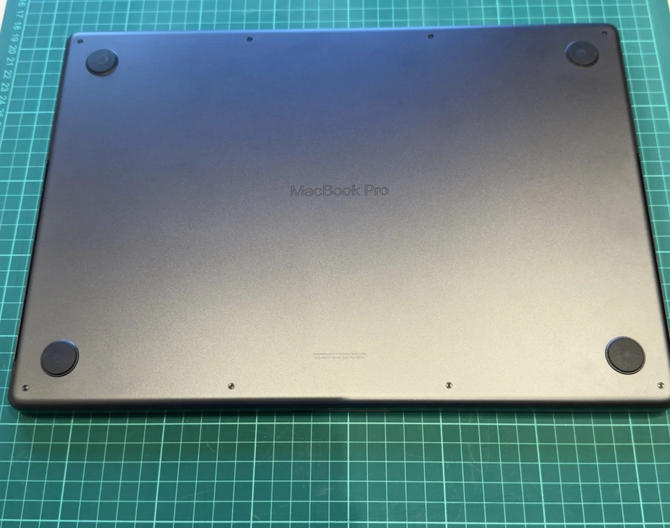 Apple MacBook Pro 16” M4 Max 16