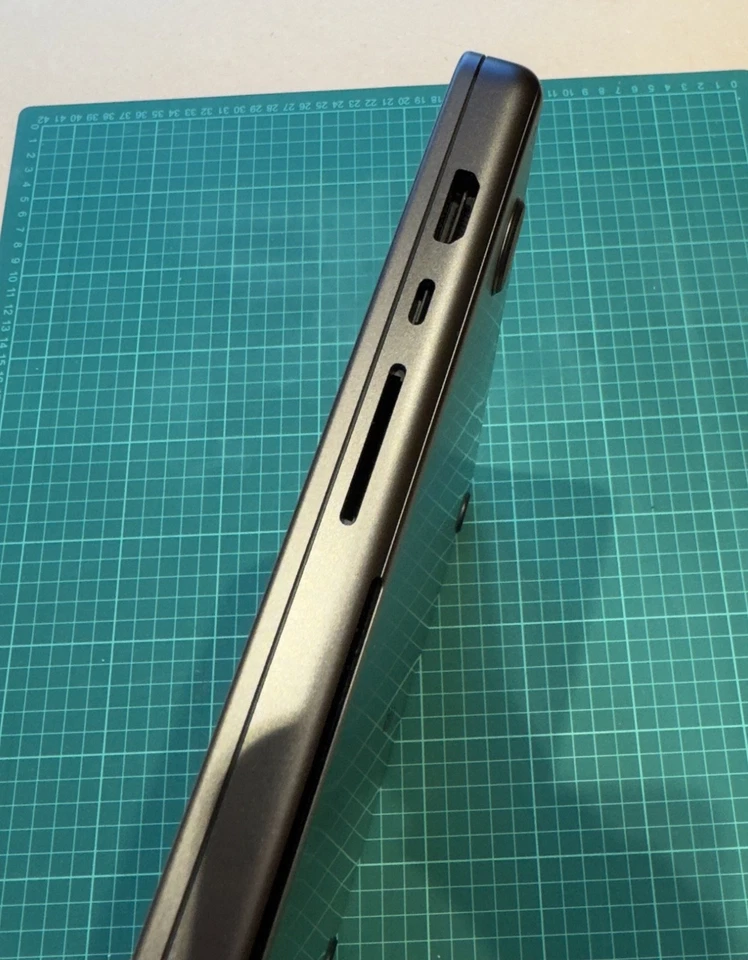 Apple MacBook Pro 16” M4 Max 16